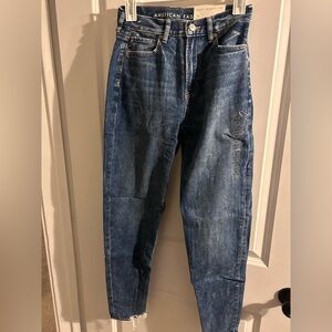 American Eagle Outfitters Relaxed Mom Jean
